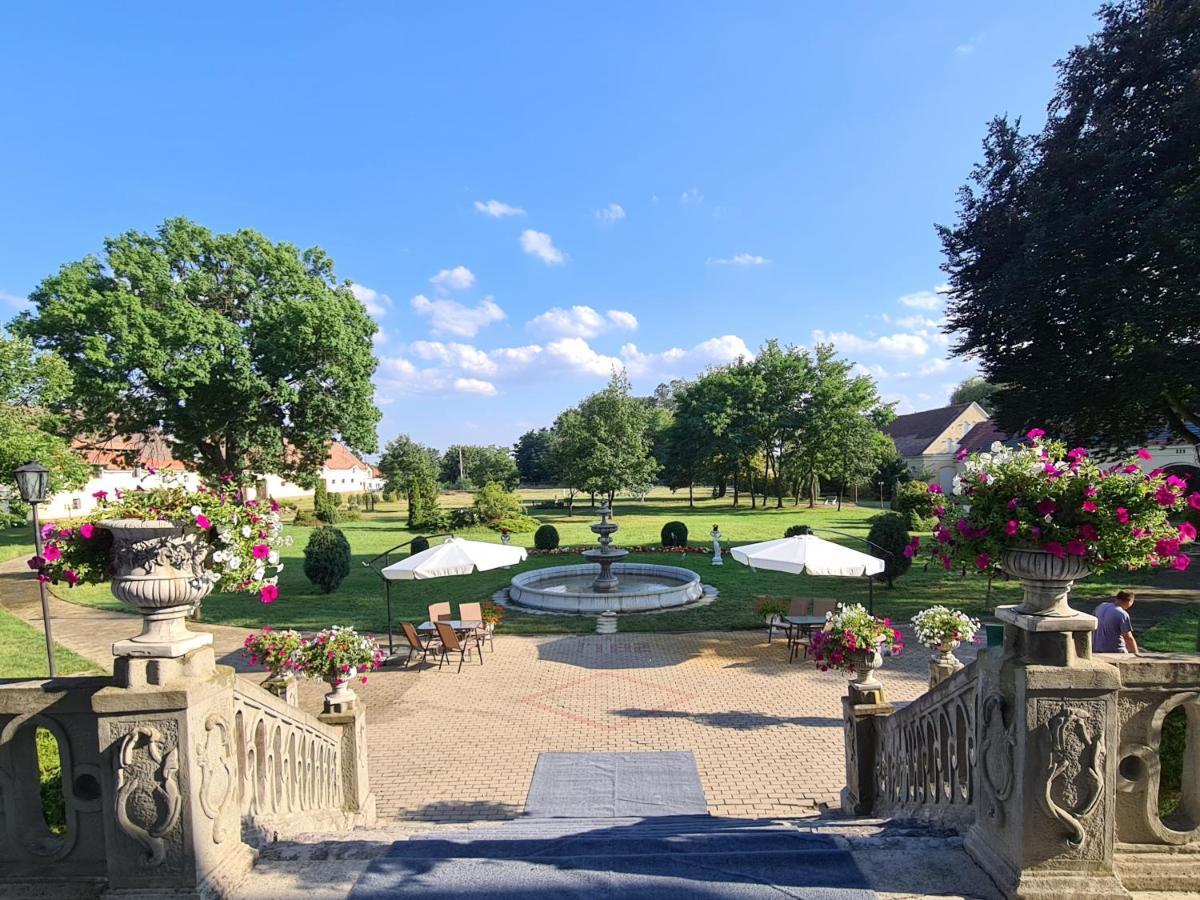 Pałac Henryków Szprotawa Exterior foto