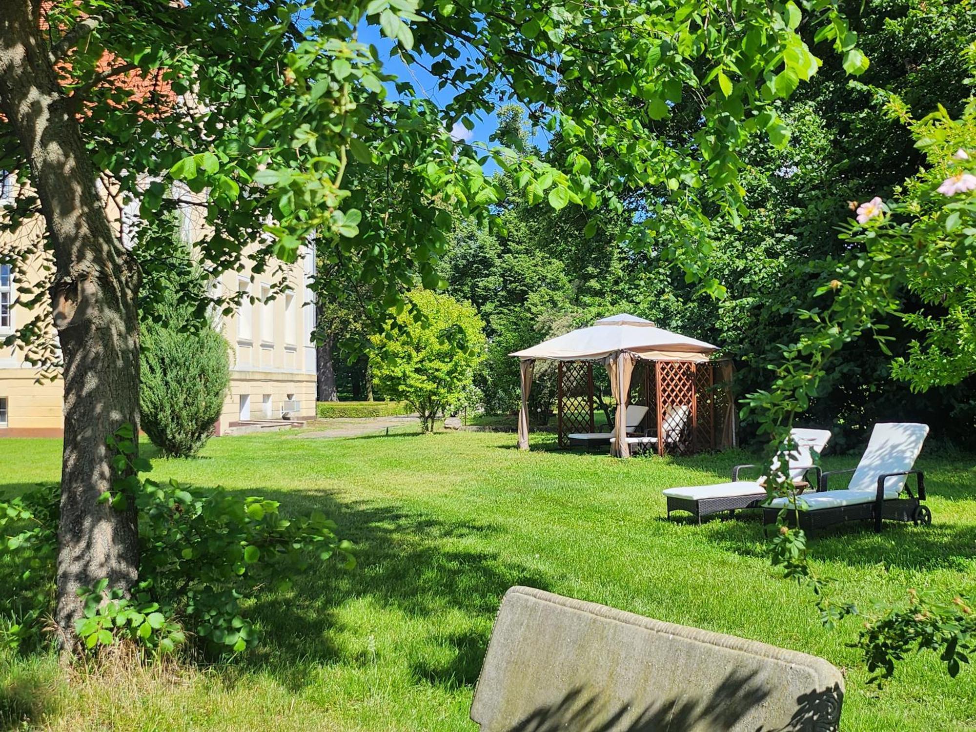 Pałac Henryków Szprotawa Exterior foto